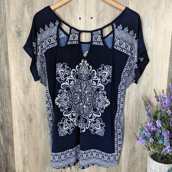 Lavish Plus Blue Bandanna Print Shirt 2X - Picture 3 of 5